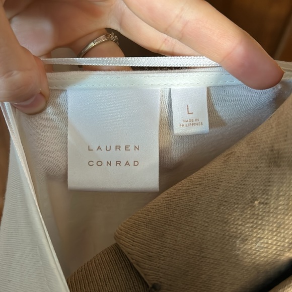 Lacy, frilly chiffon-like layered blouse with cap sleeves - Picture 6 of 9